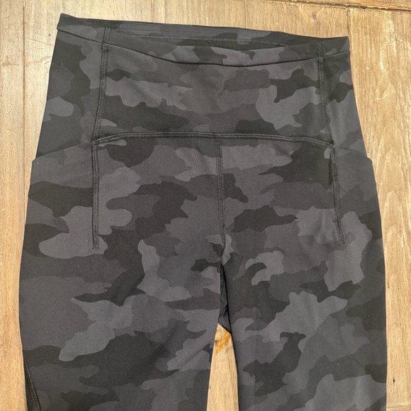 Black Camo Lululemon Wunder Train High-Rise Tight with Pockets 28" - Picture 4 of 6